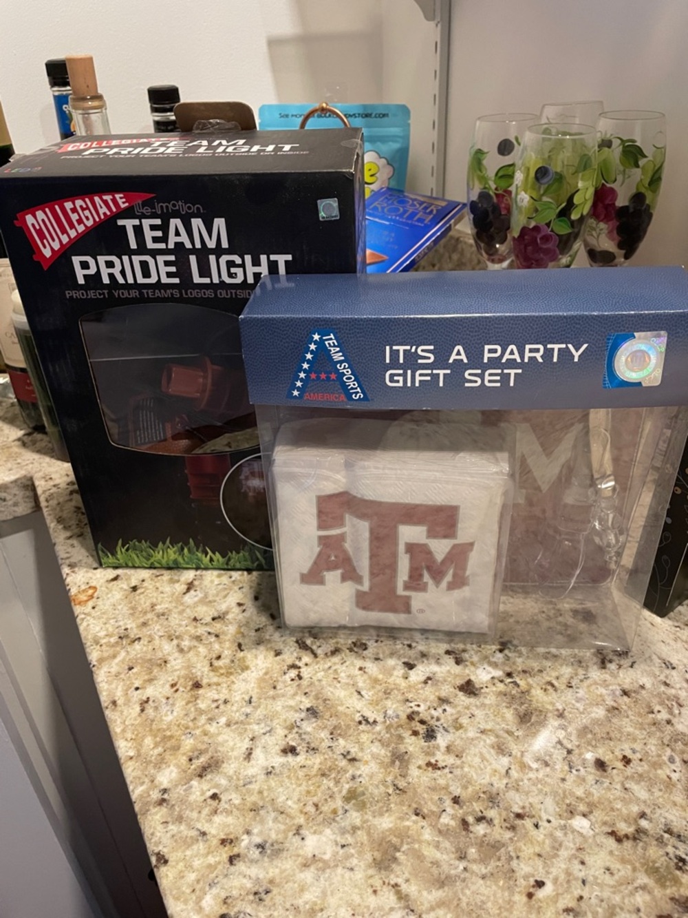 Texas A&M Pride Light and Party Gift Set